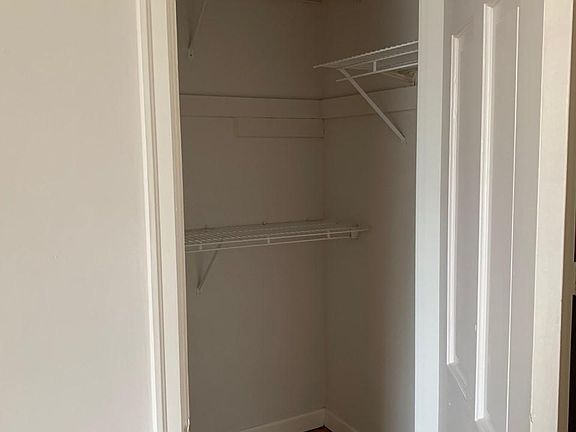 4th image of 332 Glendale Ave
