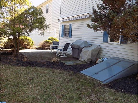 4th image of 517 Emmett St