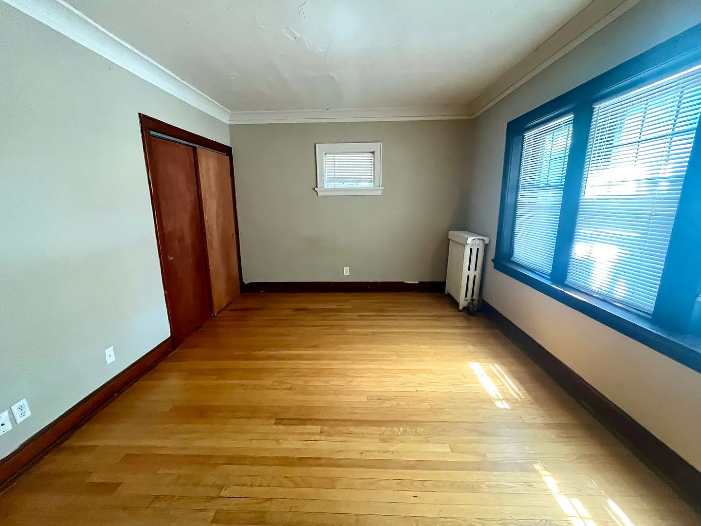 1806 E Kenmore Pl — Photo 2