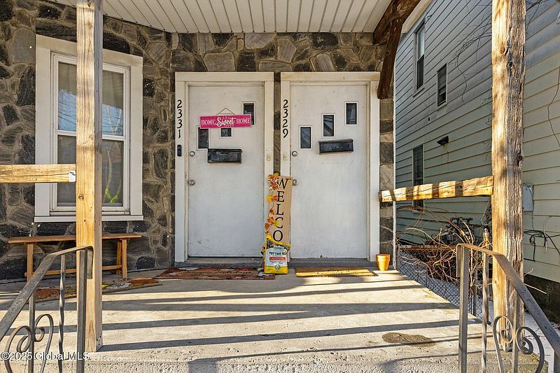 4th image of 2329-2331 Broadway