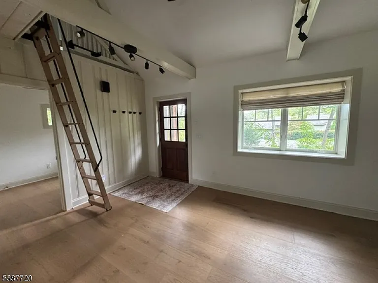 24 Lakeview Point Ave — Photo 4