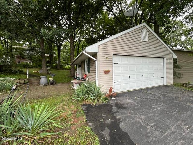 3rd image of 66 Pollock Road