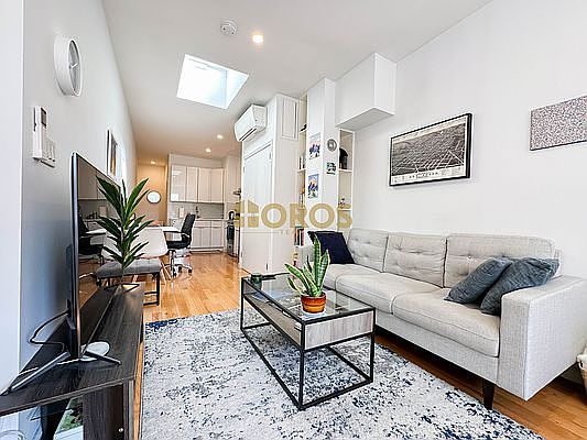 5th image of 178 7th Ave APT D2