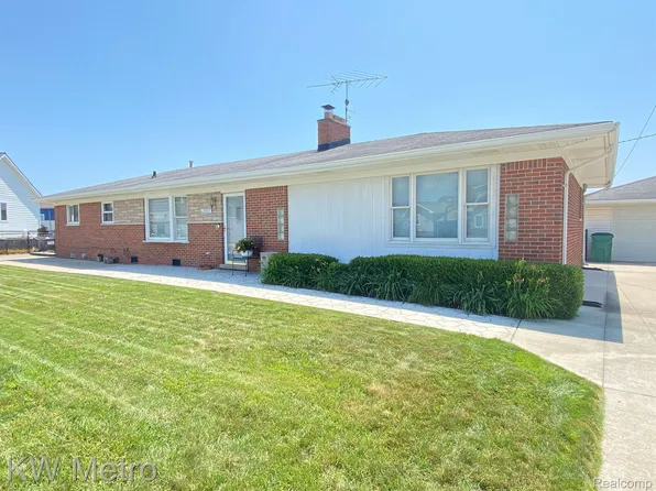 28912 Field St, New Baltimore, MI 48047