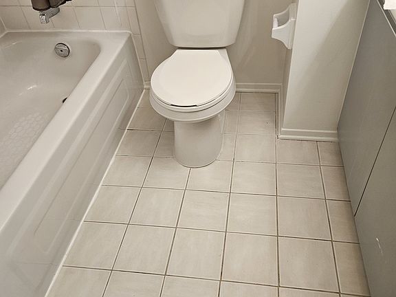 5th image of 250 Brittany Dr #207