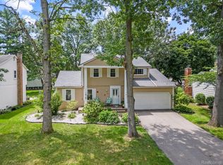 1557 Chownings Glen Dr, Wixom, MI 48393