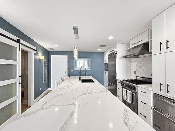 2nd image of 1208 E Kennedy Blvd Unit 923