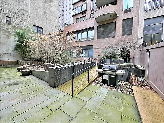 Sold by Douglas Elliman | media 21