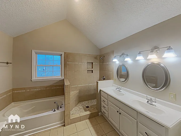4521 Aviemore Cres — Photo 9