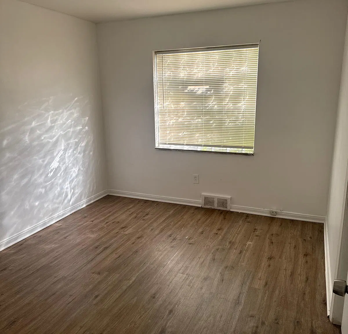 3 bed, 1070 sqft, $1,400 — Photo 2