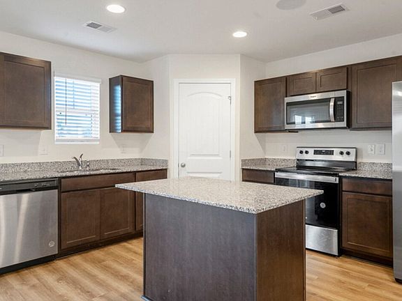 5th image of 422 Seaborn Cir