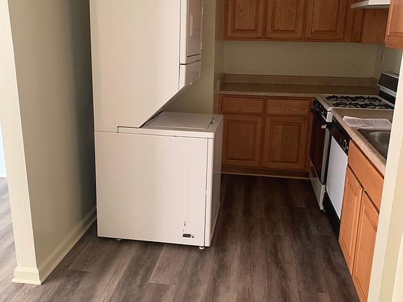 2nd image of 250 W Elmwood Ave APT B