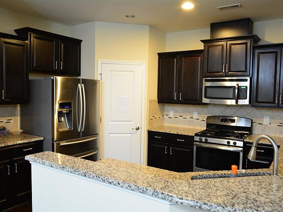 5th image of 264 Kylemore Cir