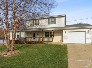 9027 Franklin Ave, Clive, IA 50325