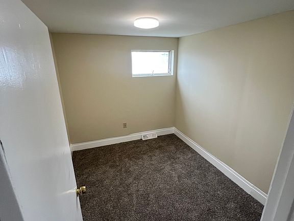 3rd image of 17 Peach St Floor 1