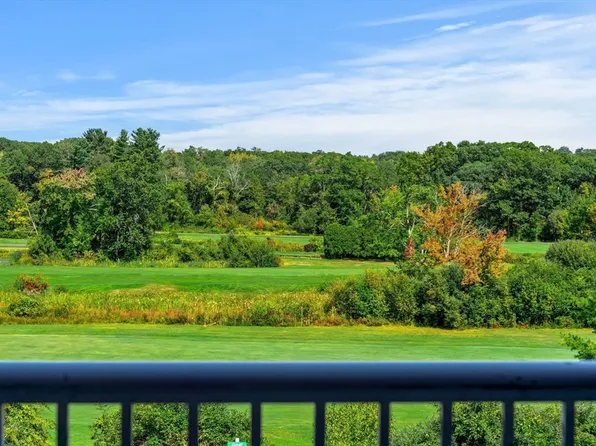 38 Village Rd APT 202, Middleton, MA 01949