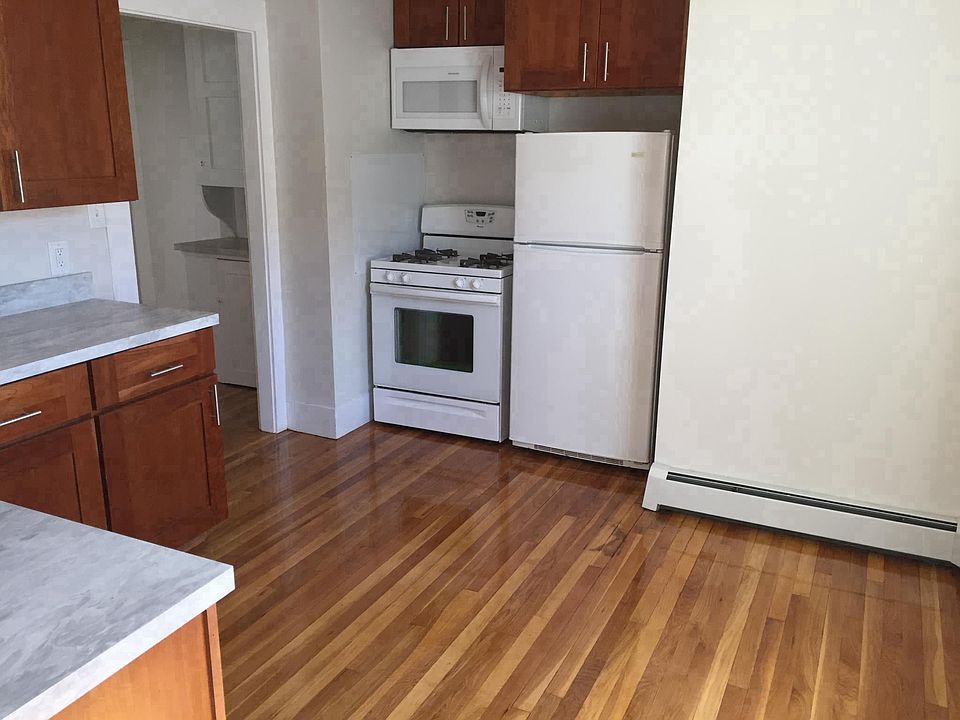Eat in Kitchen includes Fridge, Gas Stove, Microwave, and Di