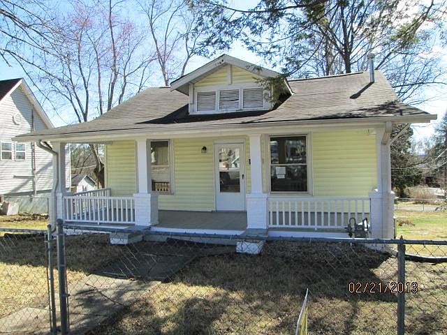 1st image of 504 NE Cedar Ave