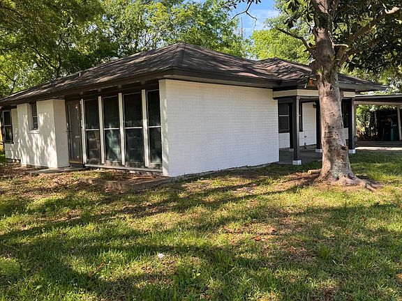 4th image of 3895 Bryan Dr
