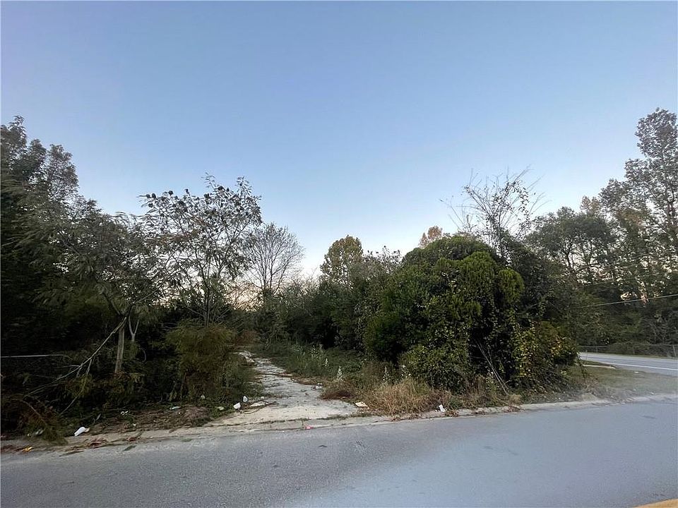 1st image of 2611 Village Green Ln #106