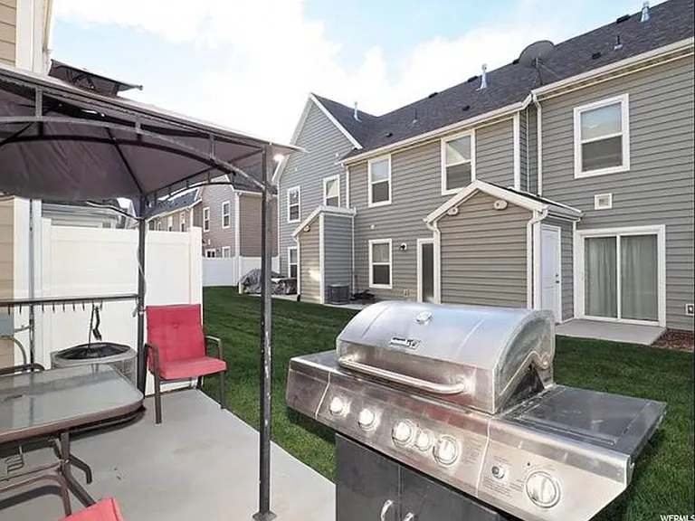 181 W Carrick Dr — Photo 19