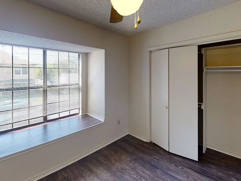 1017 S Avenue B #1 — Photo 9