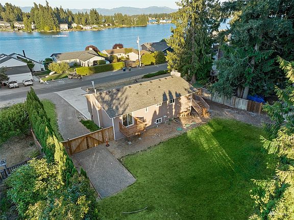 2nd image of 2522 185th Avenue S
