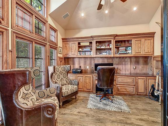 5th image of 804 Lake Breeze Dr