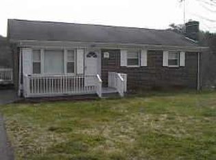 354 Badgett Ave, Mount Airy, NC 27030