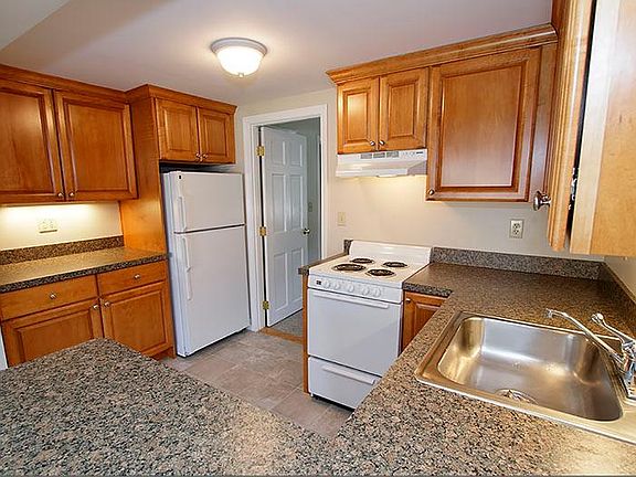 4th image of 158 Western Ave