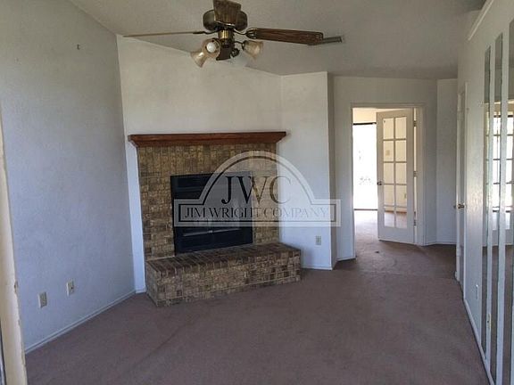 3rd image of 2304 Hemlock Dr