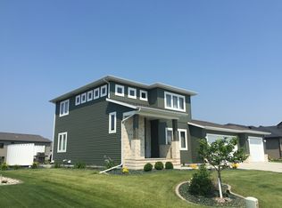 5005 Woodhaven St S, Fargo, ND 58104