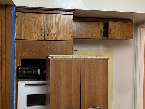 4th image of 1039 Barston Ave