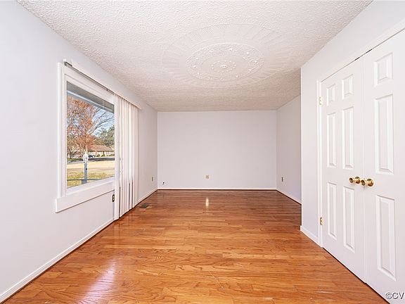4th image of 7800 Tamarind Dr