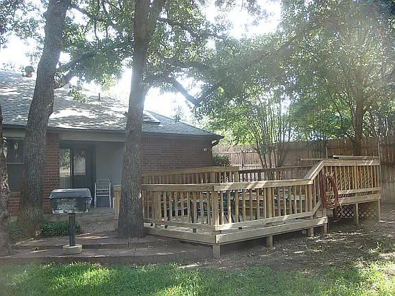 409 E Ash Ln — Photo 7