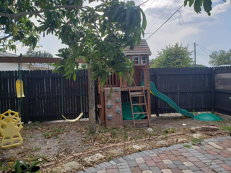 740 Japonica Dr — Photo 4