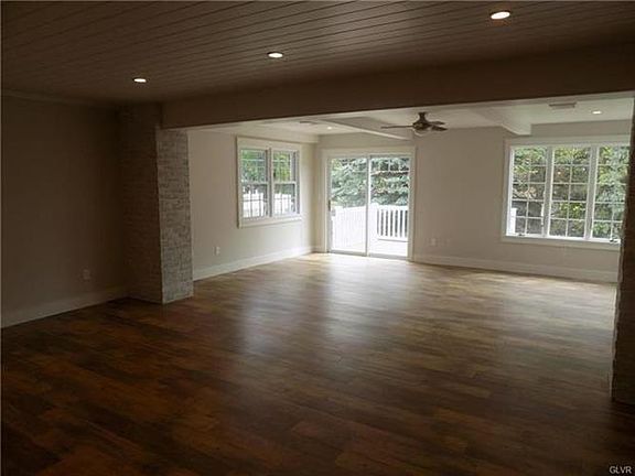3rd image of 320 Woodlawn Dr #2