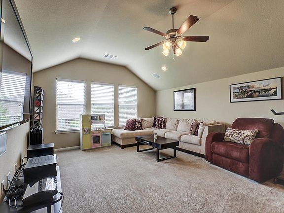5th image of 100 Crestview Dr