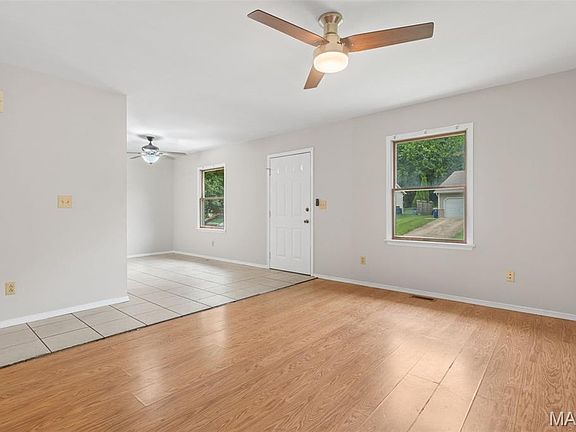 3rd image of 122 Burnside St