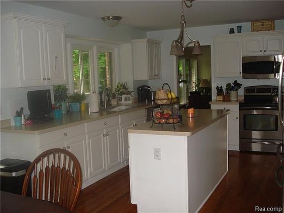 5th image of 8509 Sherwood Dr #16