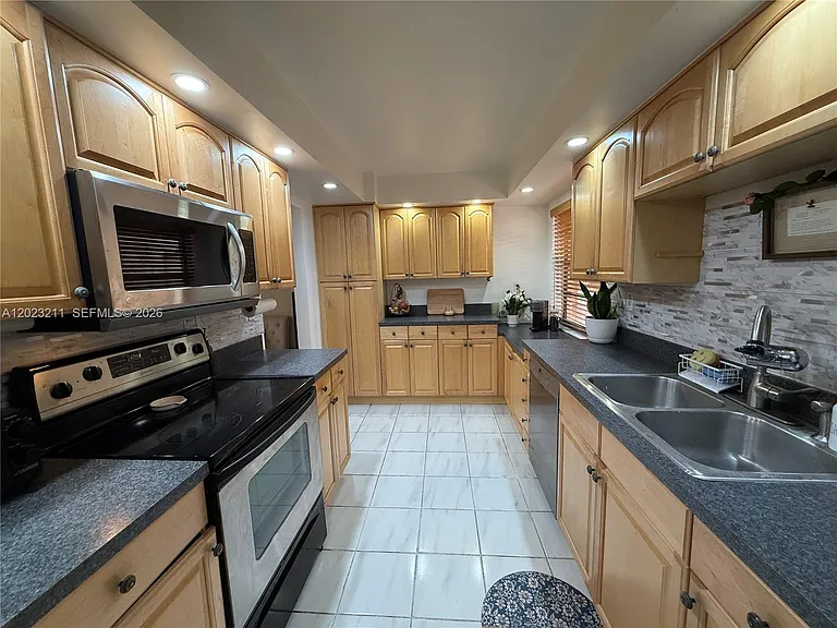 450 Commodore Dr #306 — Photo 12
