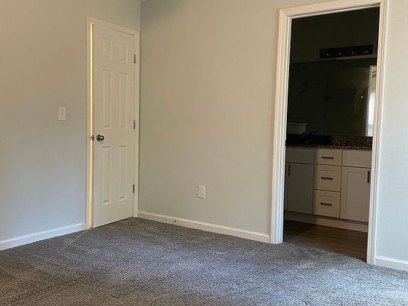 3rd image of 4033 Owen Ave