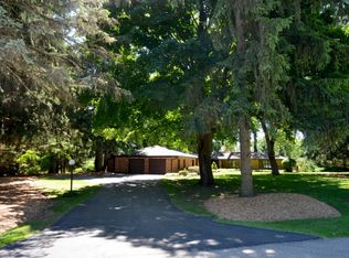 3791 W Pemberton Rd, Bloomfield Hills, MI 48302