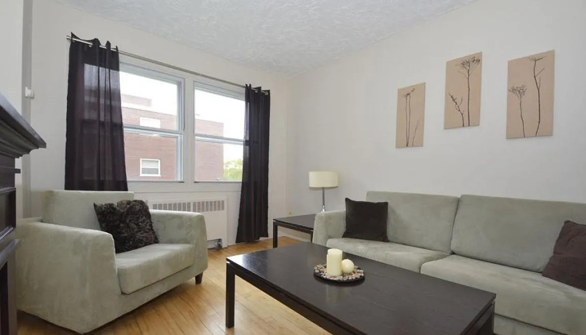 Lakefront Apartments — Photo 4
