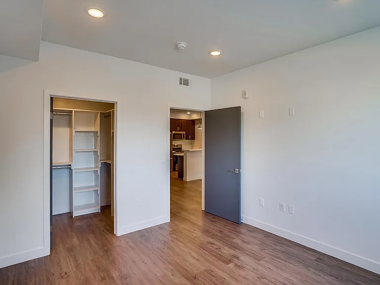 6015 Woodman Ave #206 — Photo 23