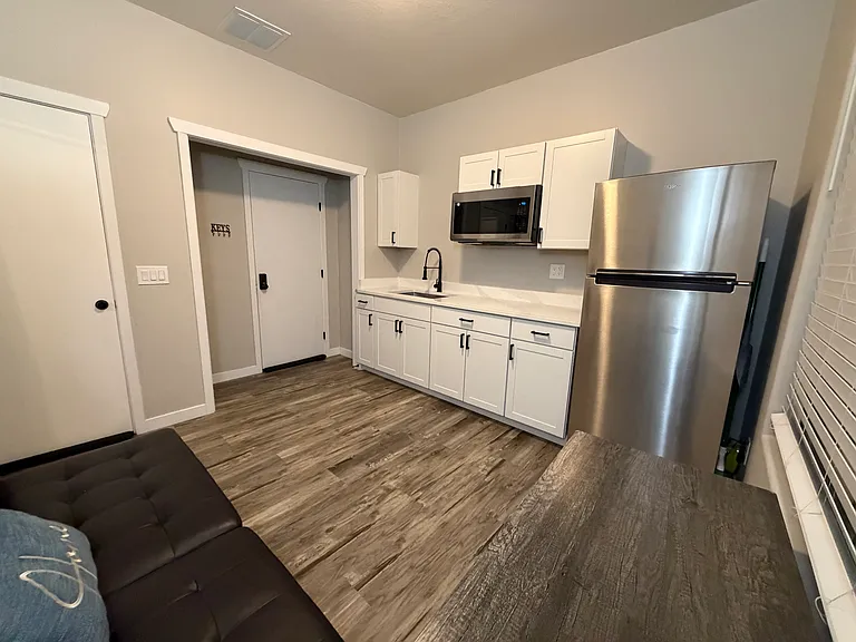 Private entry to unit