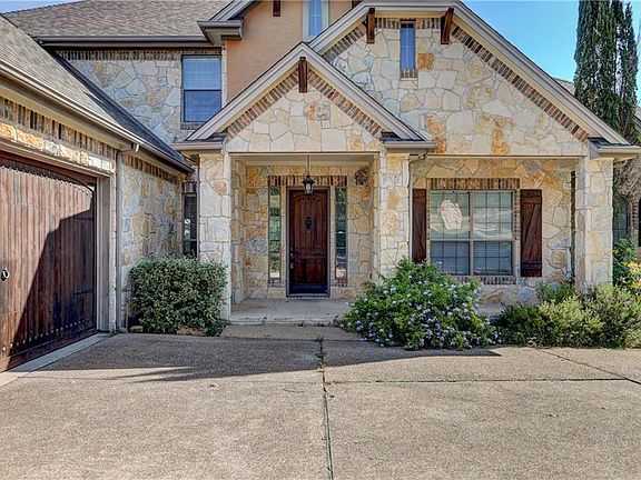 3rd image of 15202 Barrie Dr
