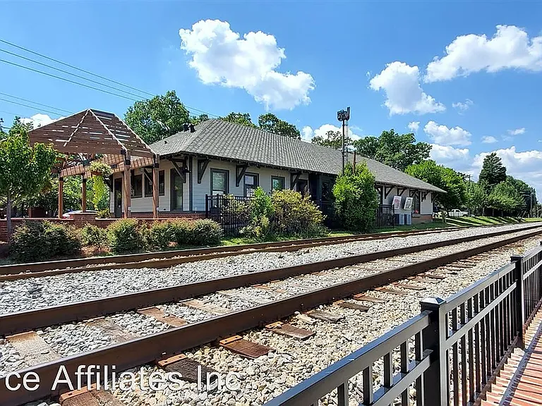 625 Coleman St — Photo 16