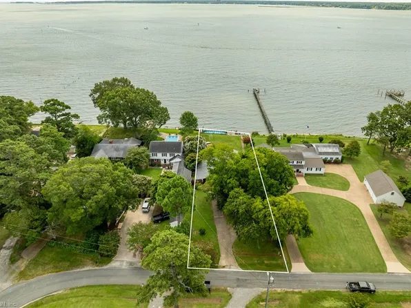 1419 Laurens Rd, Gloucester Point, VA 23062
