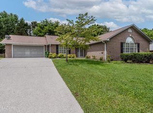 925 Meadow Oaks Dr, Maryville, TN 37803
